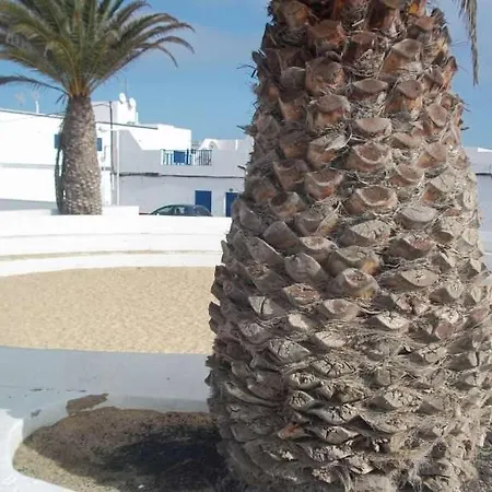 Sleeps 4 Wifi شقة