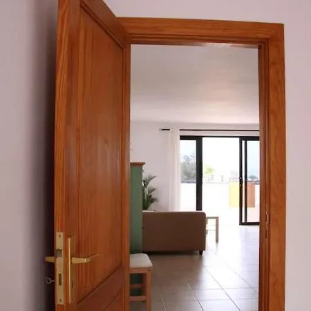 Sleeps 4 Wifi Apartment Famara