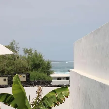 Apartment Sleeps 4 Wifi Famara